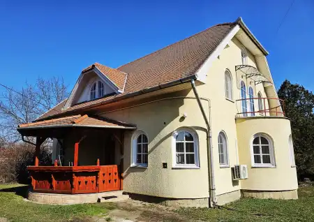 Eladó családi ház, Heves 5 szoba 200 m² 52.9 M Ft